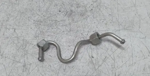 Fuel injector supply line/pipe