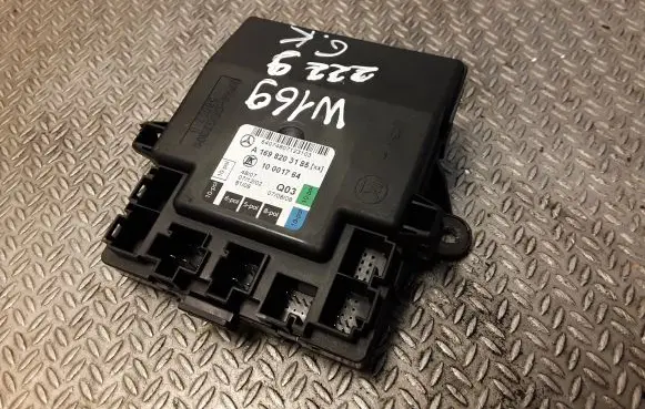 Mercedes-Benz A W169 Door control unit/module 1698203185 A1698203185