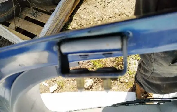 KIA Carens I Tailgate/trunk/boot hinge