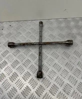 BMW 5 F10 F11 Wheel nut wrench 00000