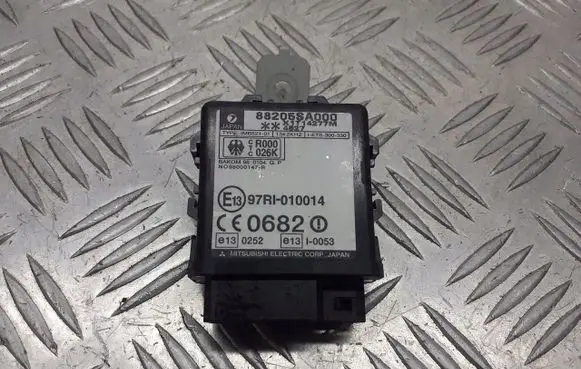 Subaru Forester SG Immobilizer control unit/module 88205SA000