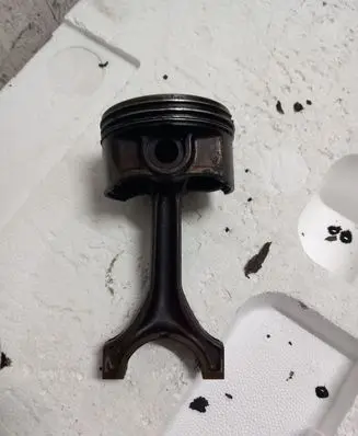 BMW 5 E39 Piston with connecting rod 84L59