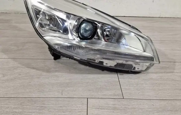Ford Kuga II Headlight/headlamp
