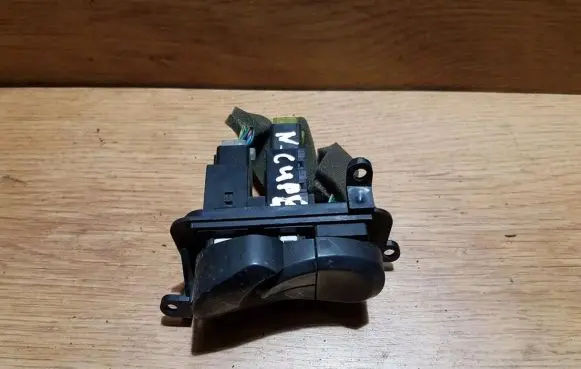 Hyundai Coupe Windscreen/window heater switch 9370b27350