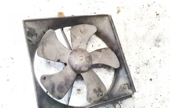 Toyota Avensis T220 Radiator cooling fan shroud