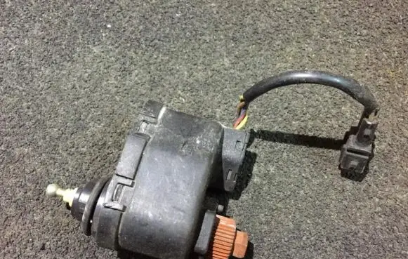 Seat Toledo I (1L) Headlight level adjustment motor 1l0941295 006143-03