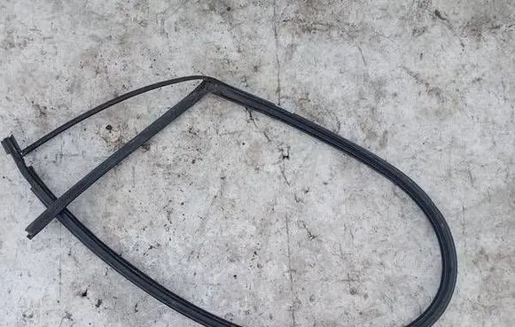 BMW X5 E53 Rubber seal front coupe door 