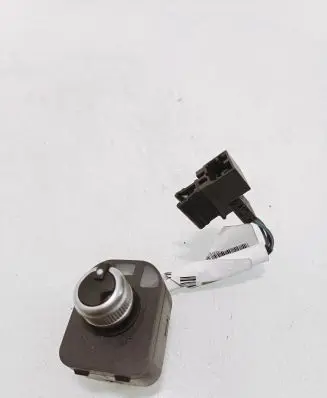 Wing mirror switch