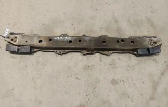 Toyota Yaris Radiator mount bracket