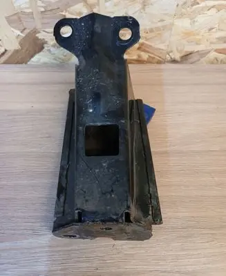 Volvo S80 Radiator mount bracket
