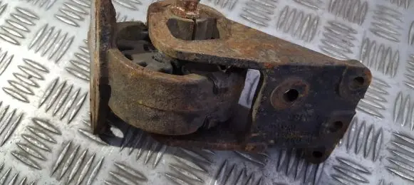 Ford Mondeo MK I Engine mount bracket 93bb6p092bd