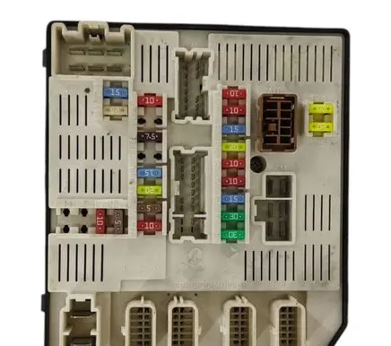 Renault Laguna III Fuse module 284B66052R 519287A30 2559208182