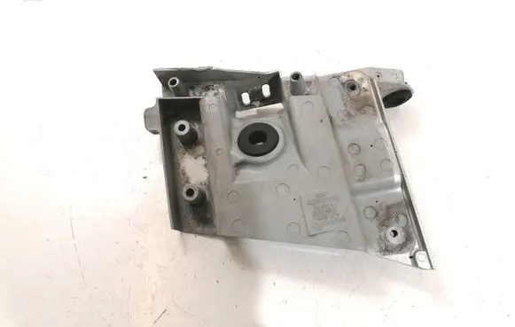 Front bumper mounting bracket