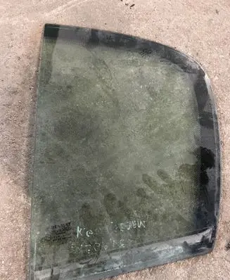 Renault Megane II Rear vent window glass 
