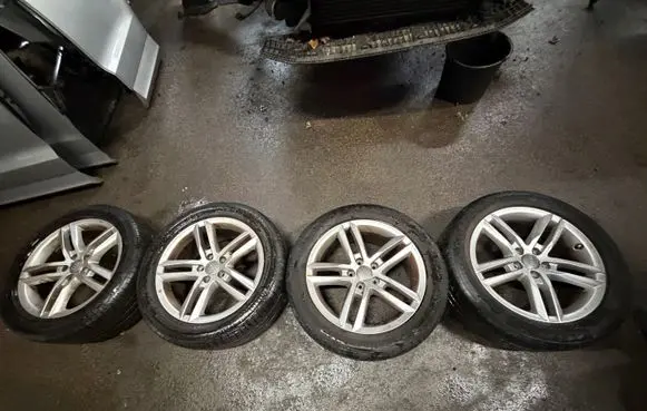 Audi Q3 8U R18 alloy rim 8U0601025F