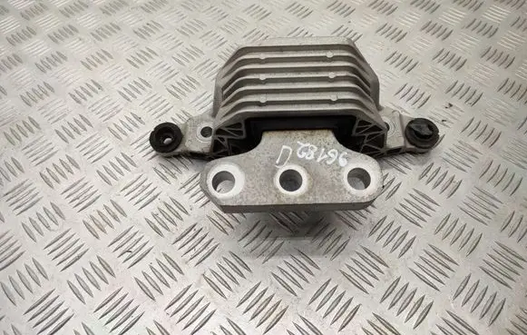 Engine mount bracket