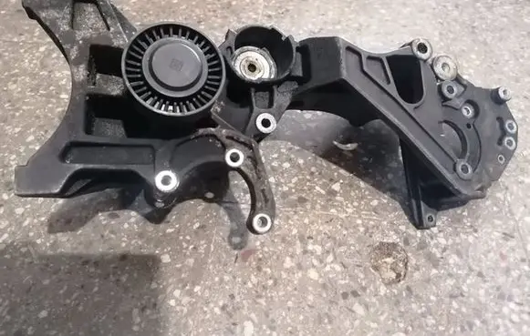 Volkswagen Crafter Generator/alternator bracket 03L903143L