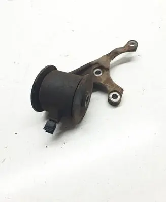 Engine mounting bracket