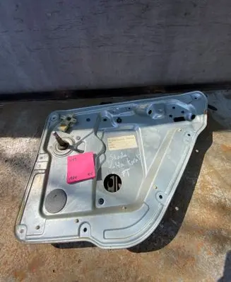 Skoda Fabia Mk1 (6Y) Rear door manual window regulator 
