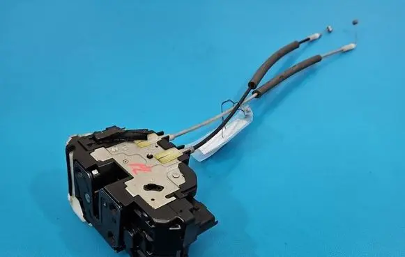 Hyundai i20 (PB PBT) Front door lock 813102L020 IMPRK1583650