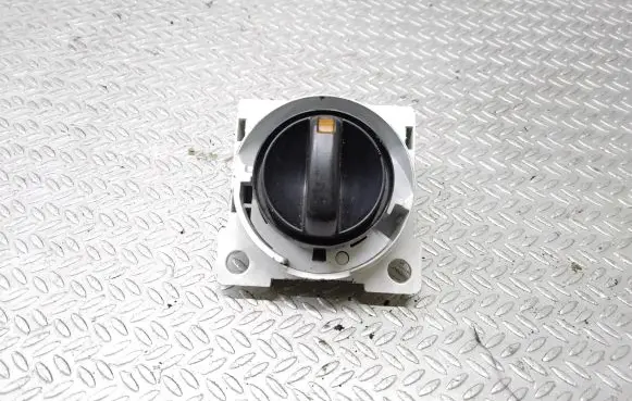 Suzuki Grand Vitara II Other switches/knobs/shifts CJB505A