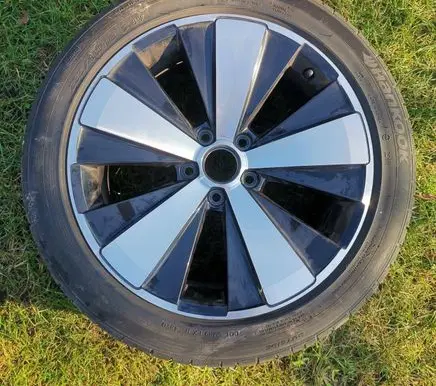 Volkswagen Beetle A5 R18 alloy rim 5C0601025AK