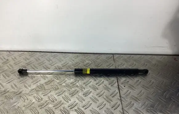 Lexus CT 200H Tailgate/trunk strut/damper