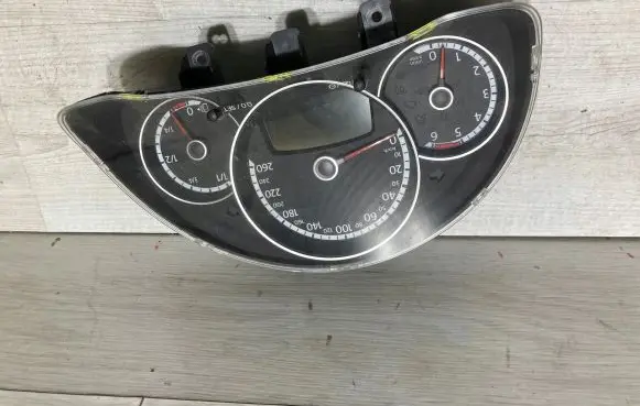 Speedometer (instrument cluster)