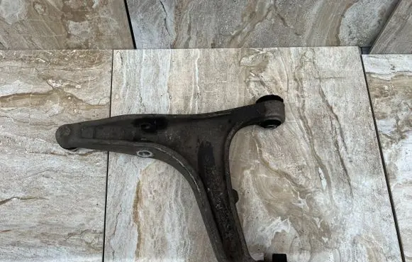Maserati Ghibli Front lower control arm/wishbone 06700071790