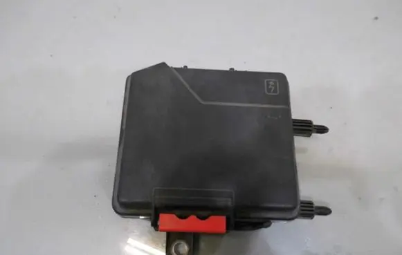 Renault Latitude (L70) Fuse box cover