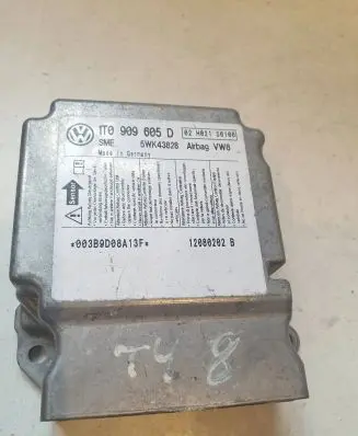 Volkswagen Touran I Airbag control unit/module 1T0909605D