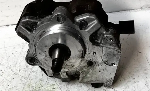 BMW 5 E60 E61 Fuel injection high pressure pump 0445010146 7798333