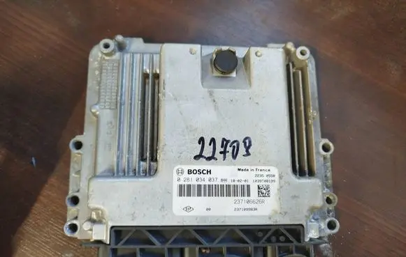 Renault Trafic III (X82) Engine control unit/module 237106626r 0281034037