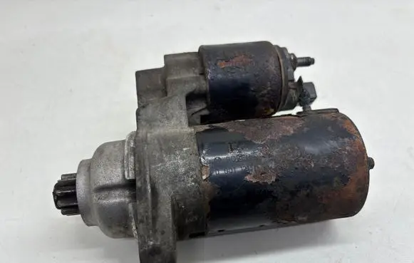 Volkswagen Polo Starter motor 02T911023E