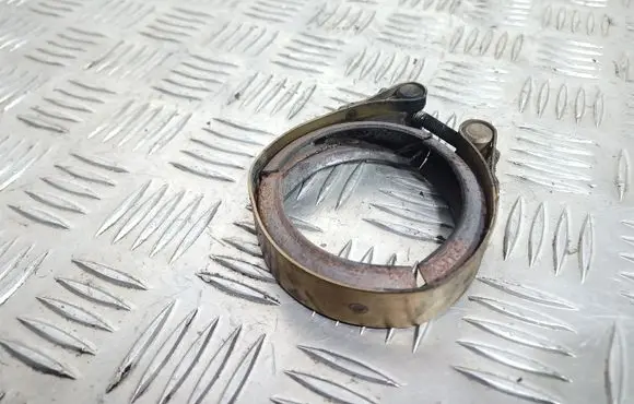 Volkswagen PASSAT B7 Muffler pipe connector clamp 1K0253725