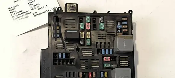 Volvo S90, V90 Relay mounting block 31473772