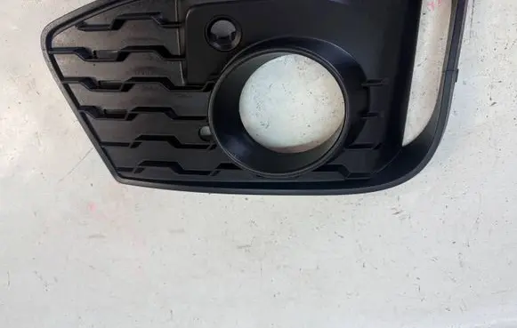 BMW 2 F46 Front fog light trim/grill 8068866 51118068866