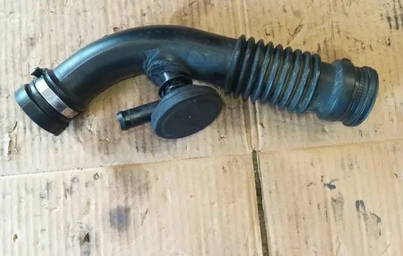 Air intake hose/pipe