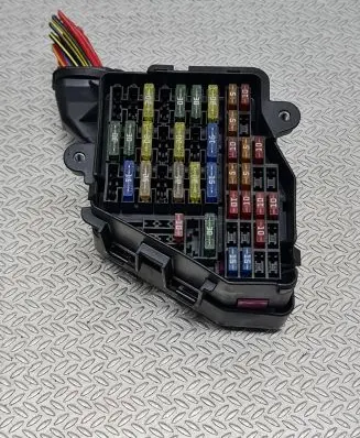 Audi A4 S4 B7 8E 8H Fuse module 8D1941824
