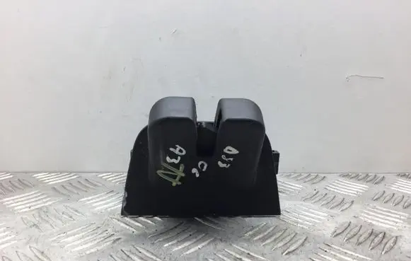 Audi A3 S3 8P Tailgate/trunk/boot lock/catch/latch 8P4827505B 8P4827520