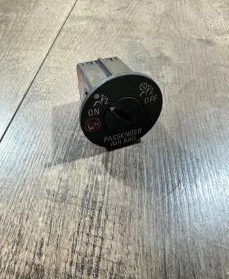 Passenger airbag on/off switch