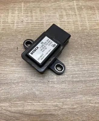 BMW 5 E39 ESP acceleration yaw rate sensor 6753694 0265005248