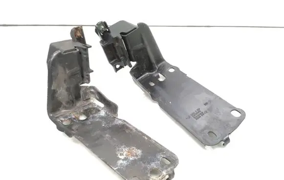 BMW X1 E84 Radiator mount bracket 7117812 7117811 51647117812