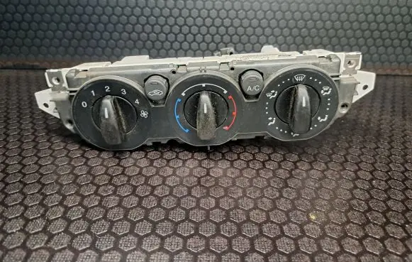 Ford Focus Climate control unit 3M5T19980BD 69607321