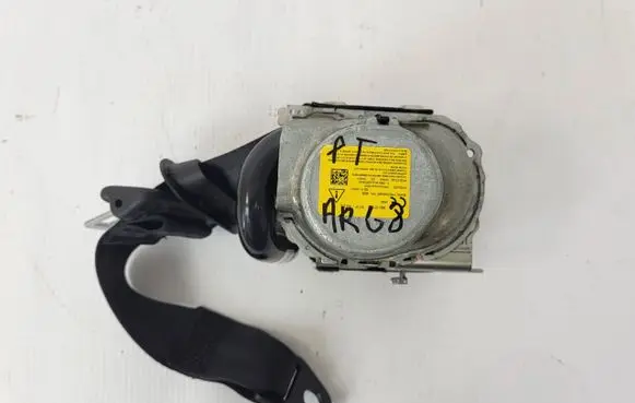 Alfa Romeo Giulia Rear seatbelt