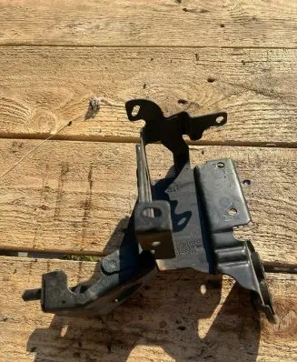 Opel Astra J ABS pump bracket 13264385