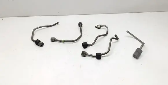 Volvo V40 Fuel injector supply line/pipe 