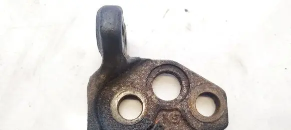 Mazda 6 Engine mounting bracket