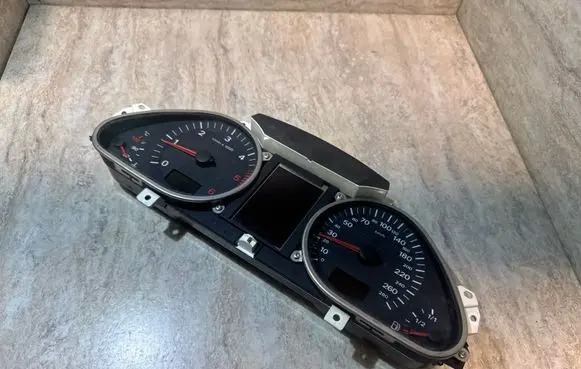 Audi A6 S6 C6 4F Speedometer (instrument cluster) 5550007301
