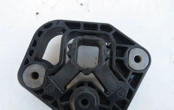 Volvo V90 Cross Country Radiator mount bracket 31439575